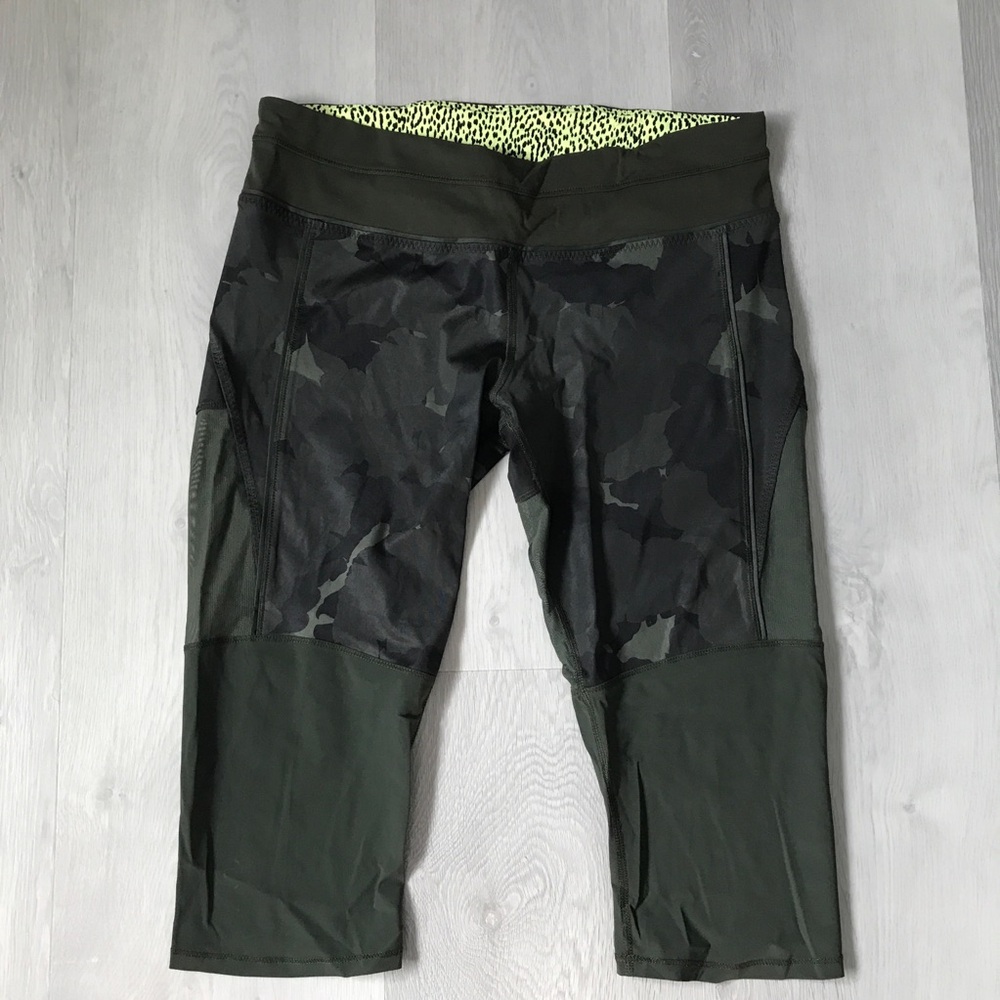 LULULEMON CAPRI PANT GREEN SHEER INSERT CROP LEGGING CAMOUFLAGE CAMON PRINT 10